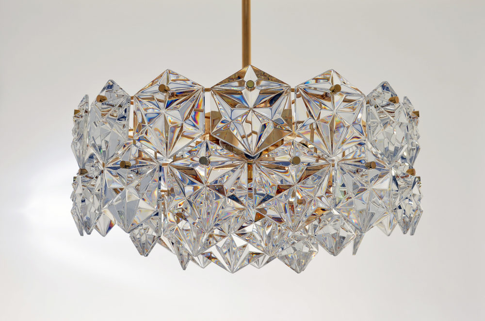 Pendant lamp three- tier Chandelier in faceted crystal and gilt brass with 46 crystals was produced by Kinkeldey in the 1970s.