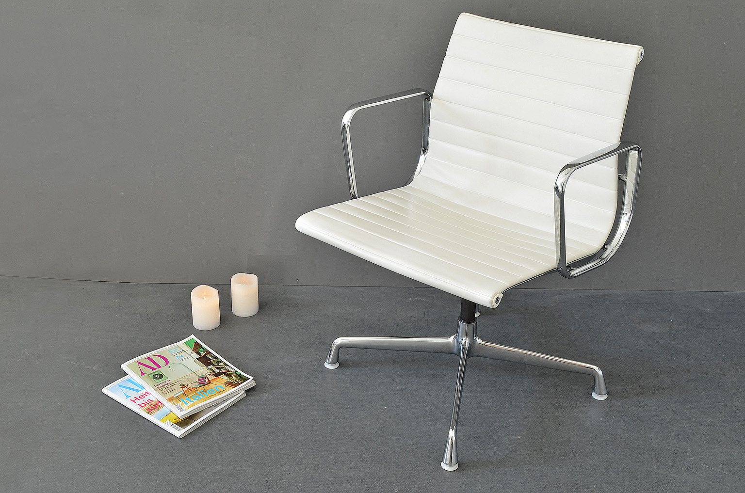 Aluminum Drehstuhl EA 108 von Charles & Ray Eames für Herman Miller made by Vitra, 1980s