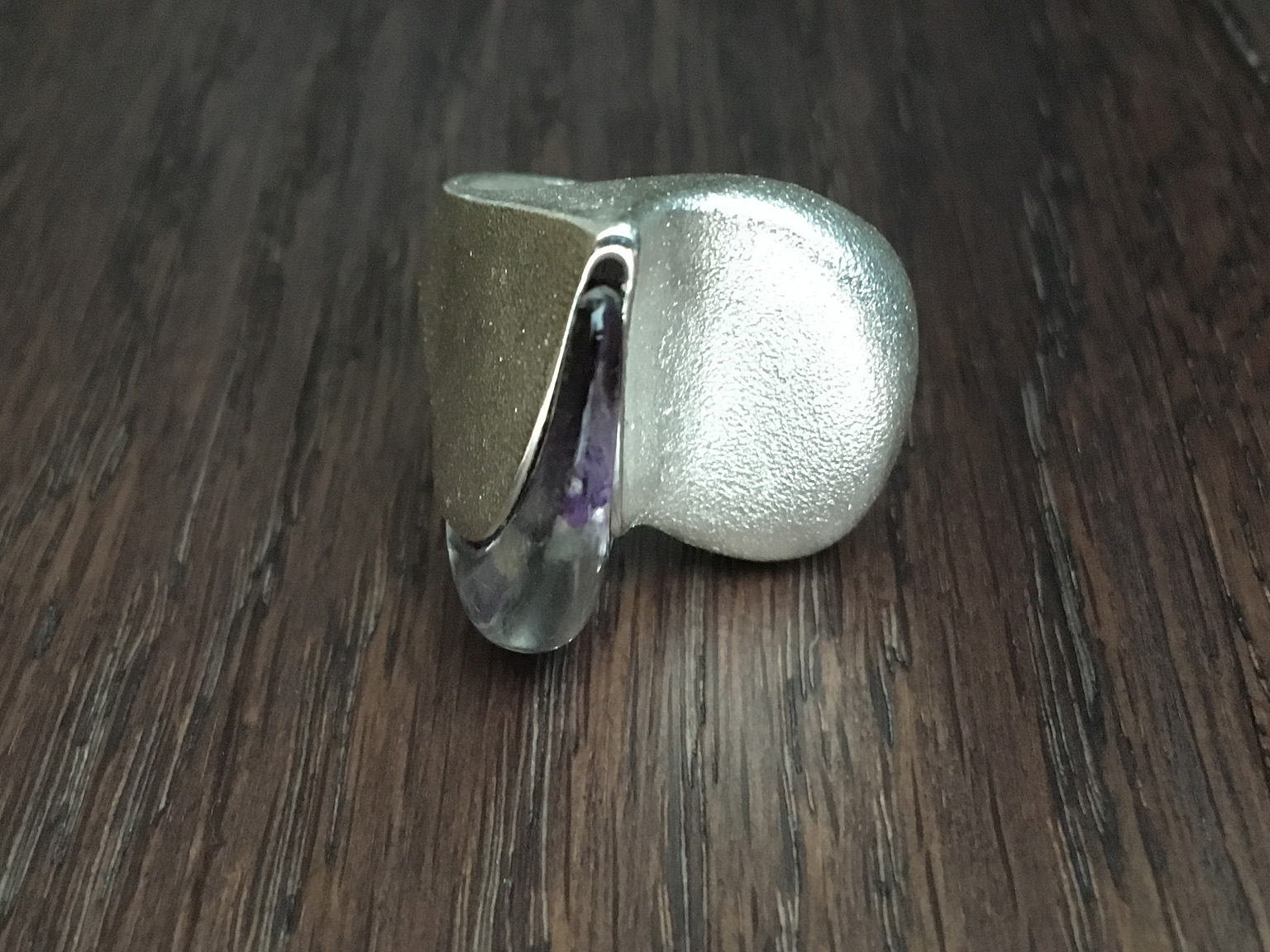 Ring “Darina‘s Tear“ mit Acryl / Lucite Sterling Silber. Designed von Björn Weckström für Lapponia, 1979. Signiert Lapponia X7
