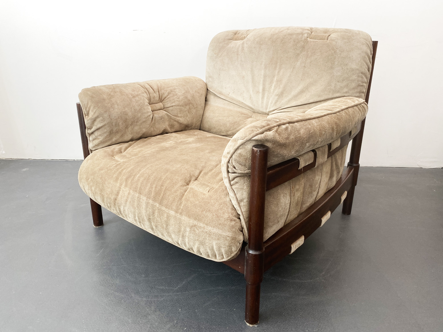 Mid Century Safari Suede Armchair, brown, Teak, Scandinavia 1970s. Solid Teak Frame, original light brown Suede Upholstery.