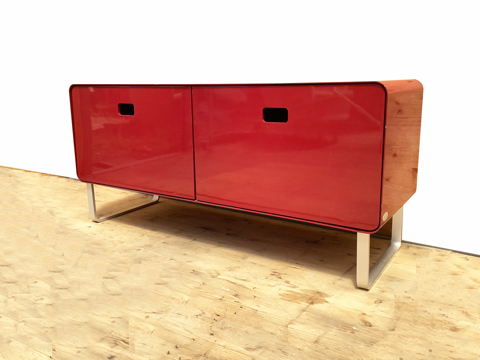 Sideboard rot lackiertes Metall von Müller Möbelfabrikation, 1990er.