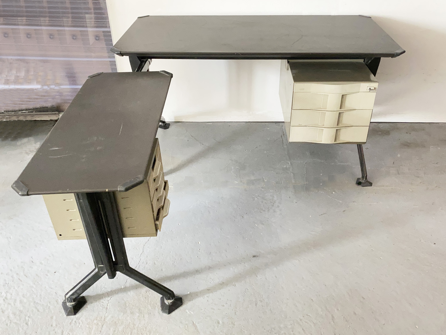 Mid Century Arco Schreibtisch mit Schreibmaschinentisch von Studio BBPR, für Olivetti Synthesis, Italien, 1960er.