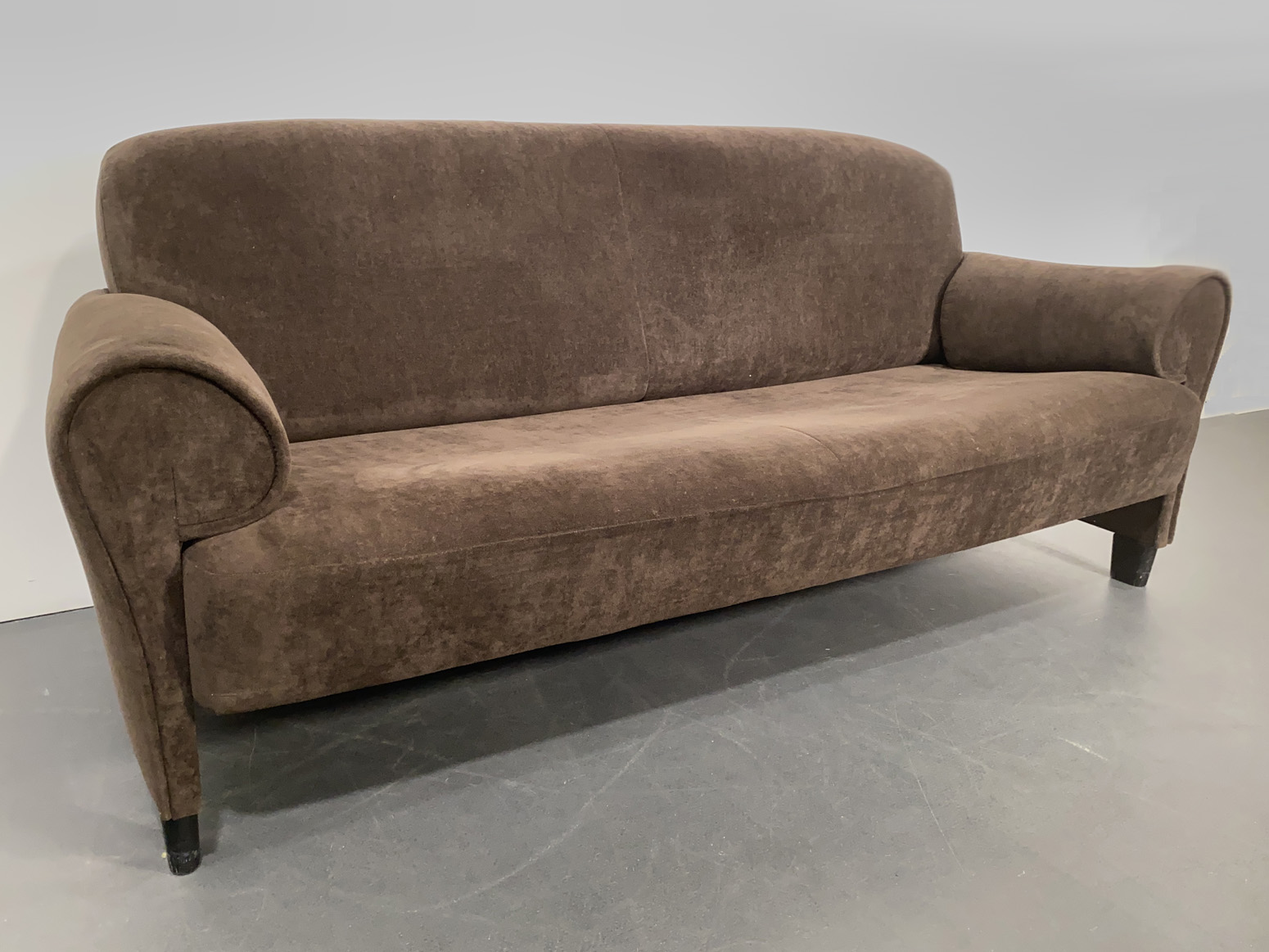 De Sede Sofa DS-90, brauner Polsterstoff, von Anita Schmidt für De Sede, Schweiz, 1992.