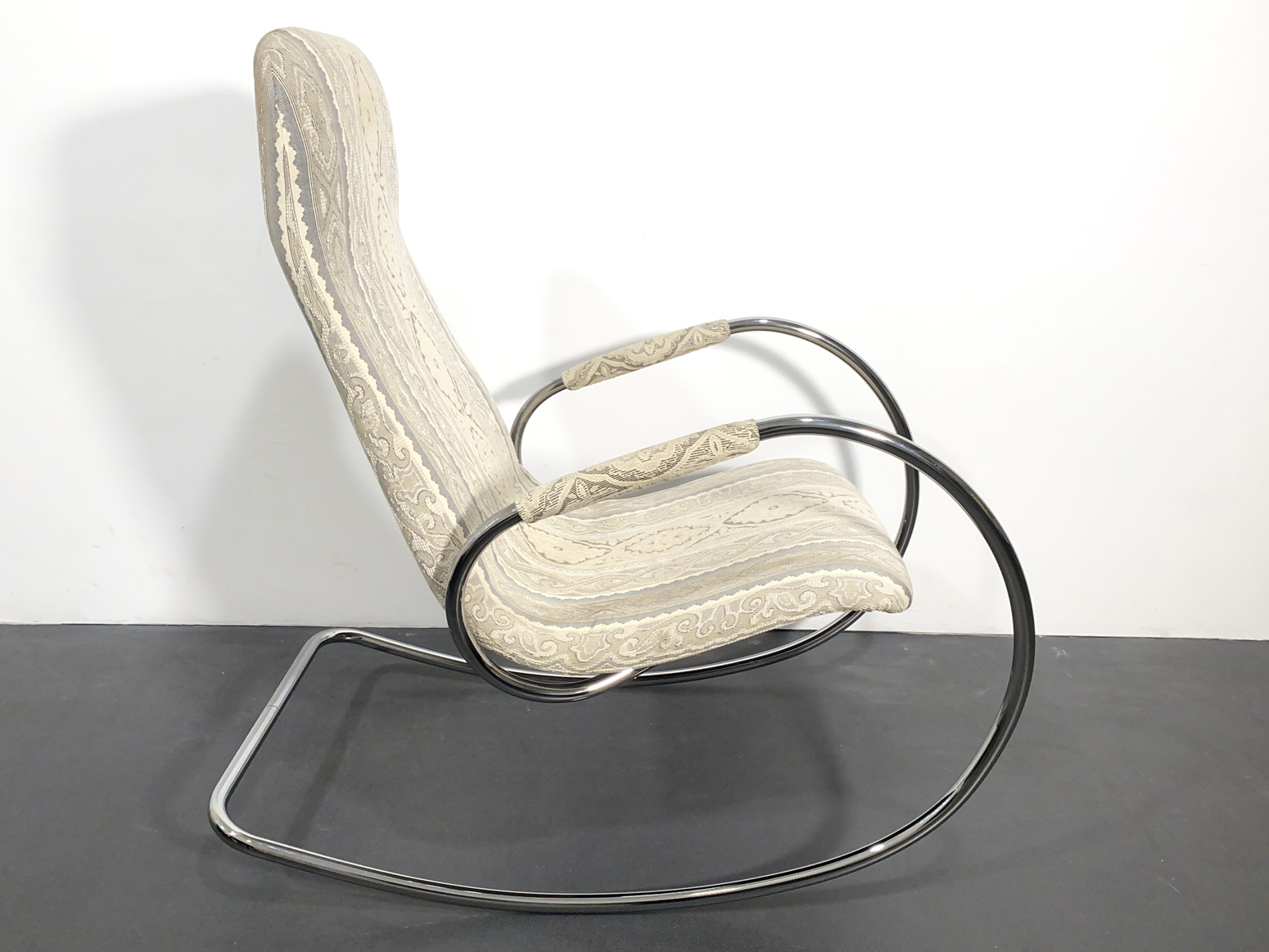 “SOLD” Thonet Tubular Steel Rocking Chair Model 826 by Ulrich Böhme for Thonet, Germany, 1970s, Designed 1971.