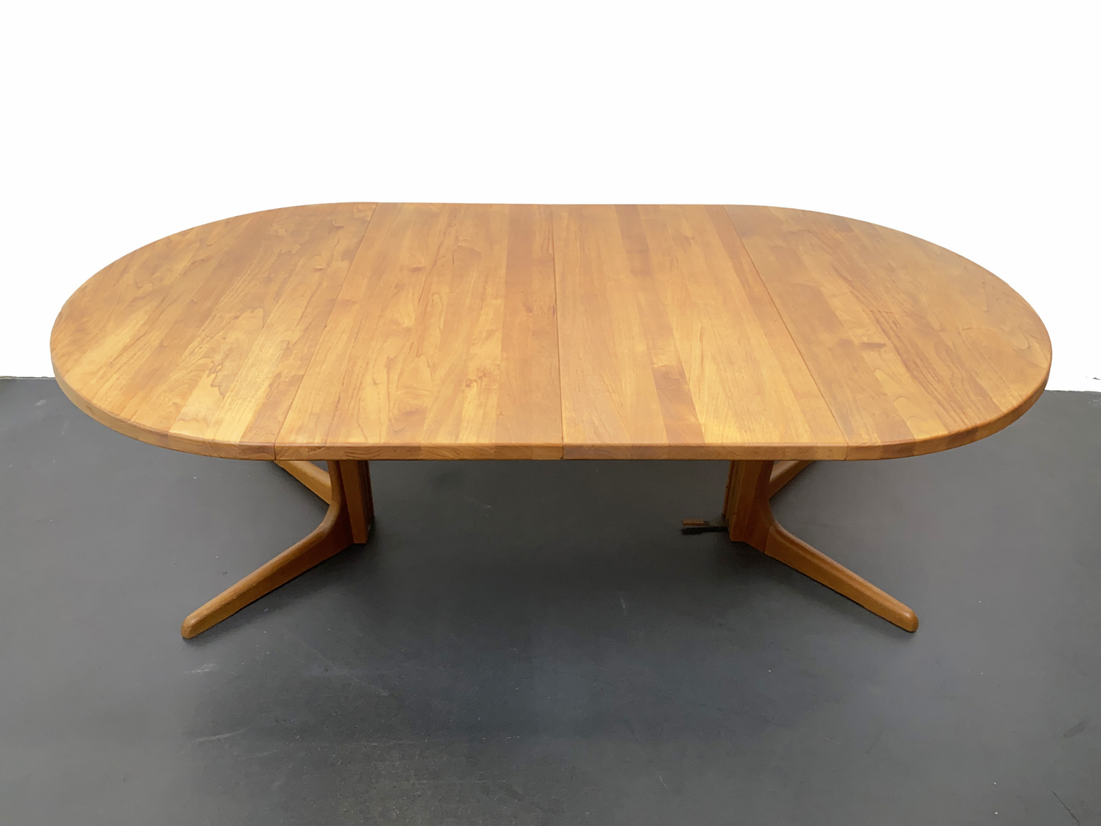 Mid-Century Extending Table, solid Teak Wood, Glostrup Möbelfabrik, Denmark, 1970s.