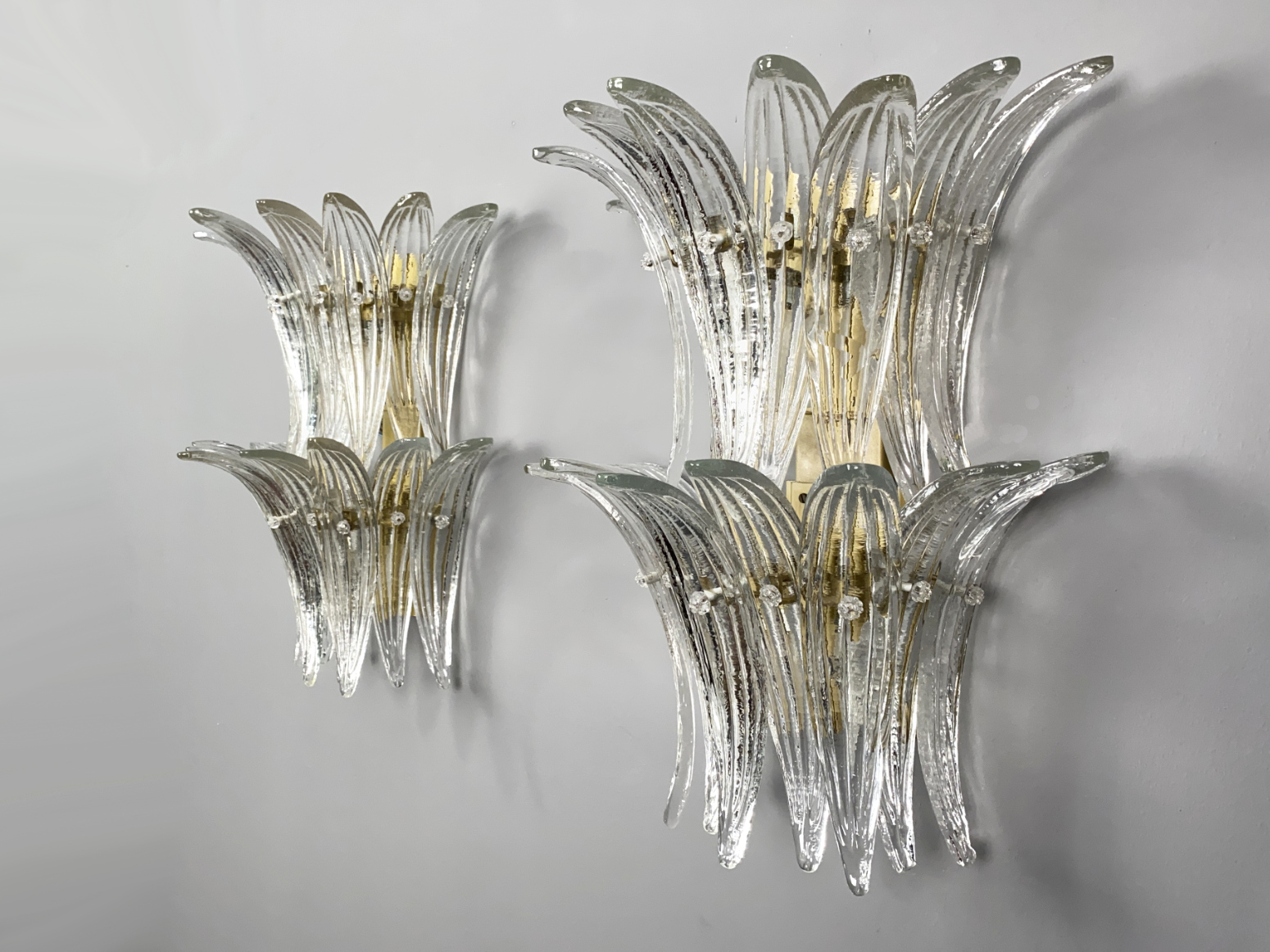 Pair of Palmette Sconces/Wall Lamps by Barovier & Toso, Murano, Italy, 1970s. Each Sconce / Wall Lamp has 18 Murano Glass Palm Leaves by Barovier & Toso