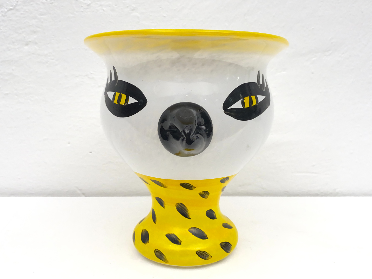 Vase Unikat “Somebody“ mundgeblasen, handbemalt und signiert von Ulrica Hydman Vallien für Kosta Boda, Schweden, 1990er