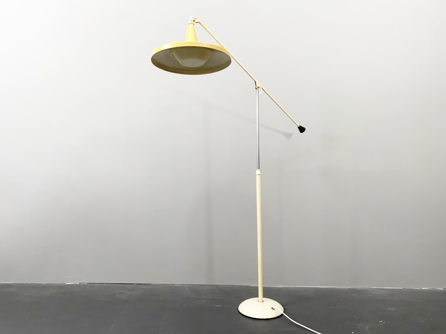 Gelbe Panama Stehlampe Mod Nr 6350 von Wim Rietveld für Gispen, Niederlande, 1950er
