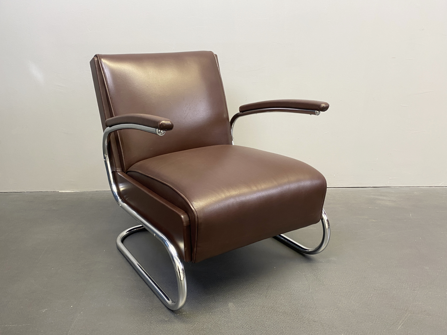 Armlehnsessel / Easy -Chair Stahlrohr, braunem Leder - Mücke Melder