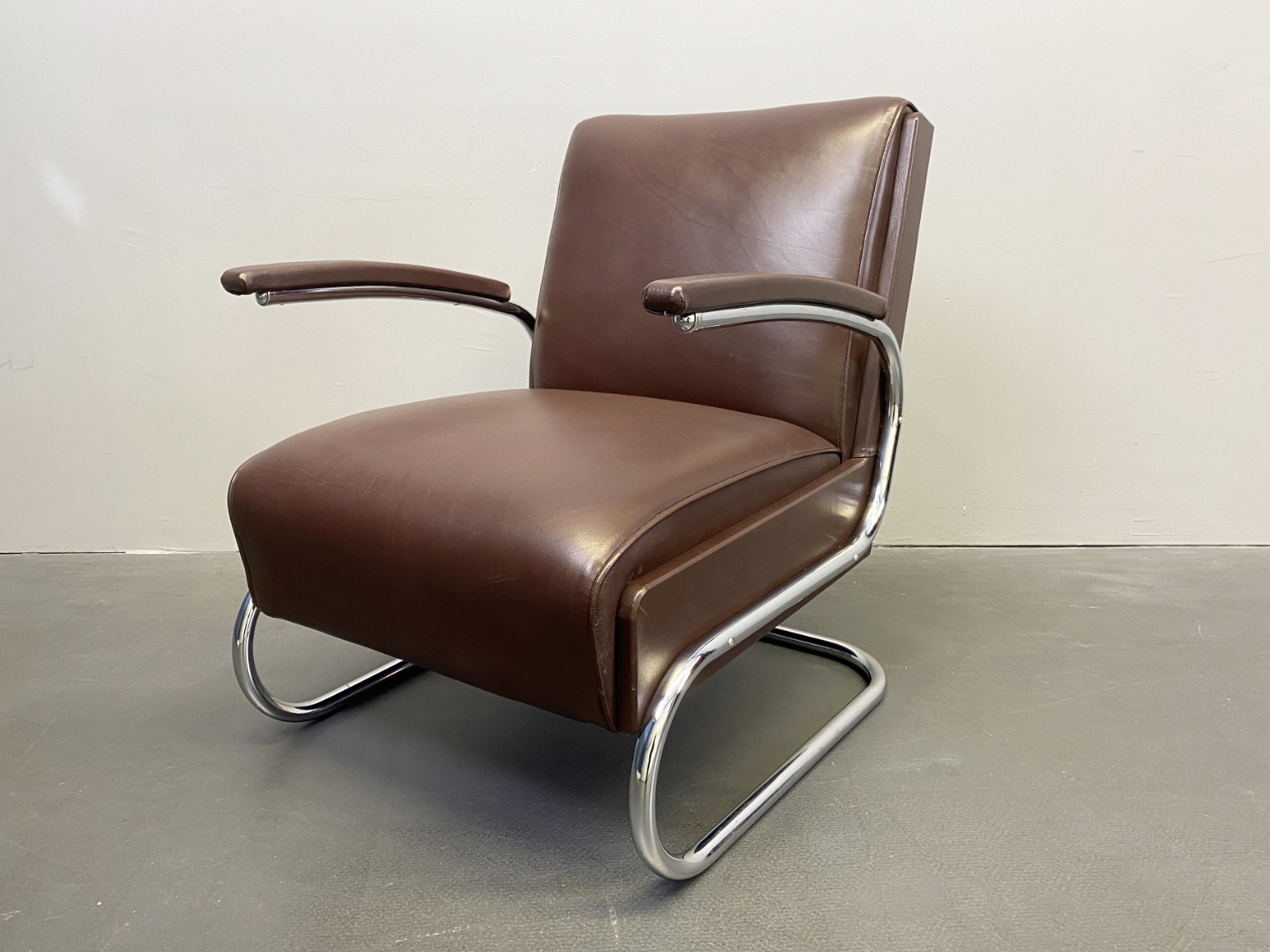 Armchair / Easychair / Cantilever tubular steel brown leather from Mücke Melder, 1930s.
