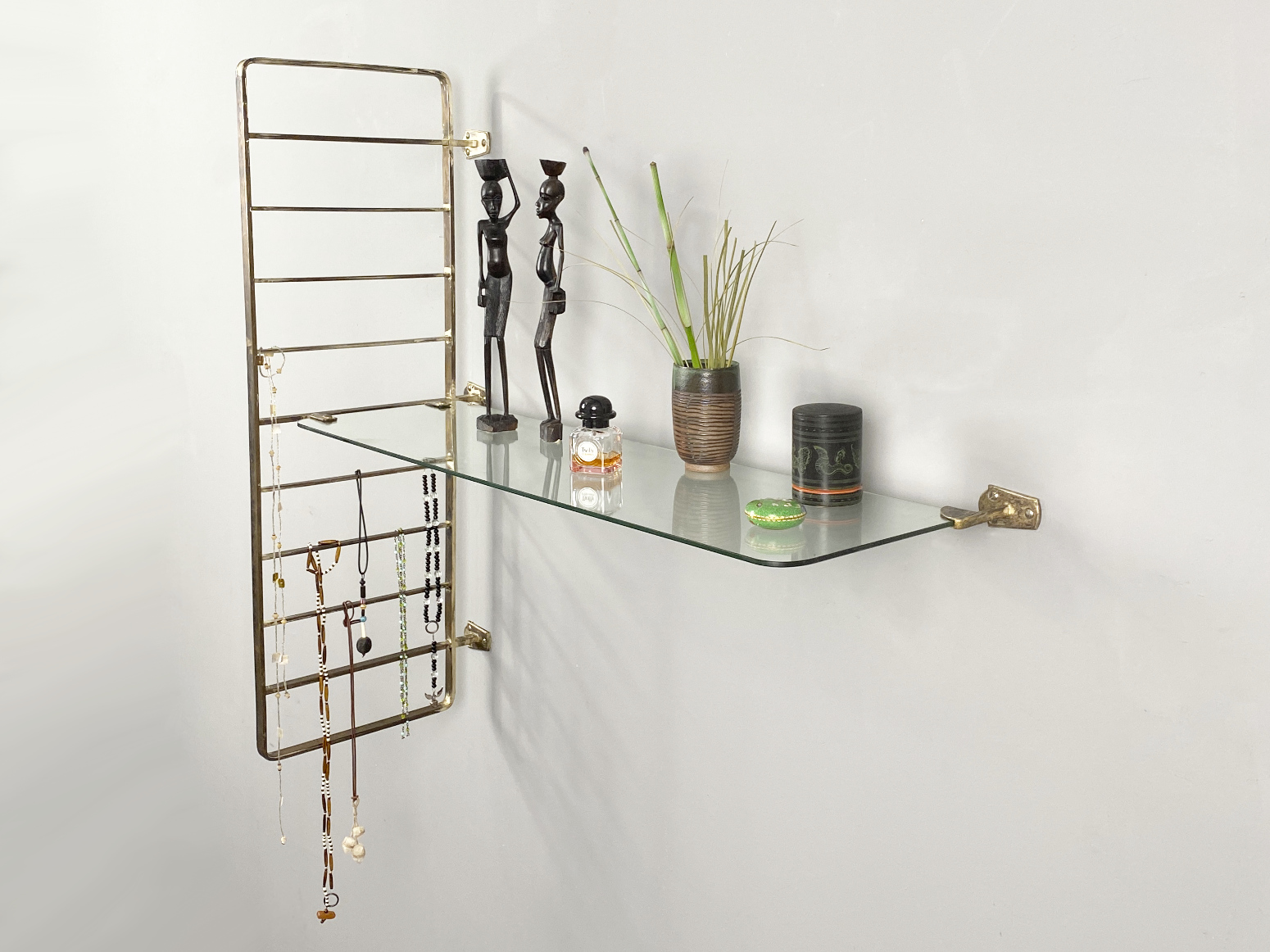 Wallshelf, Bathroom Shelf Art Deco. Formerly a Washstand – Partition in the post office building Nuremberg, 1935