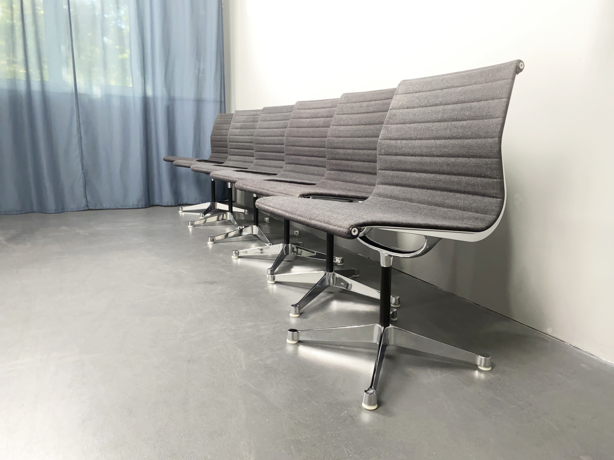 6x grau melierter Aluminium Drehstuhl / Bürostuhl / Schreibtischstuhl EA 107 von Charles & Ray Eames für Herman Miller von Vitra, Deutschland, 1970er