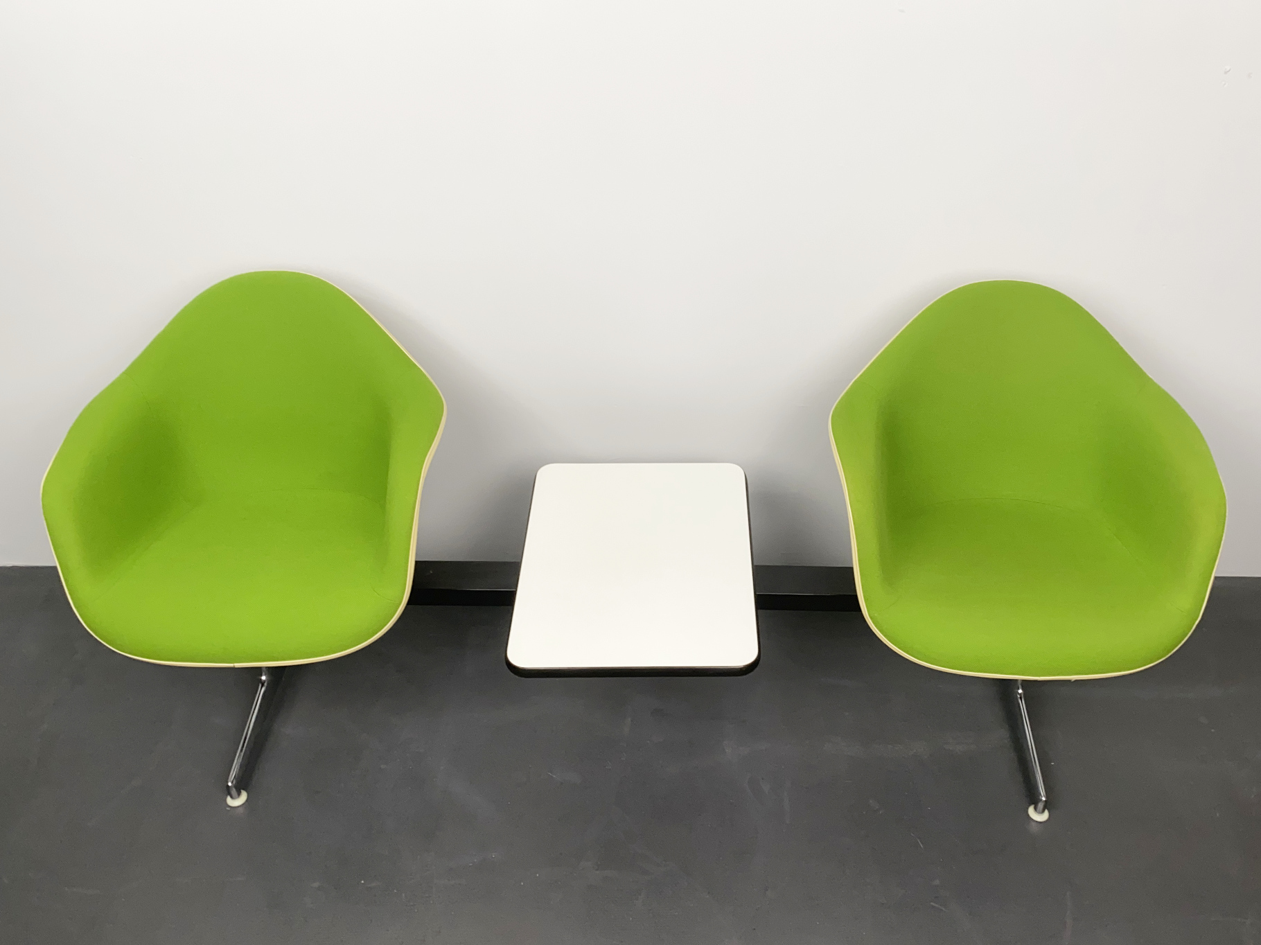 Airport Tandem 2 Seater Bench with Table  Ray & Charles Eames for Herman Miller International Collection – Vitra, Germany, 60s