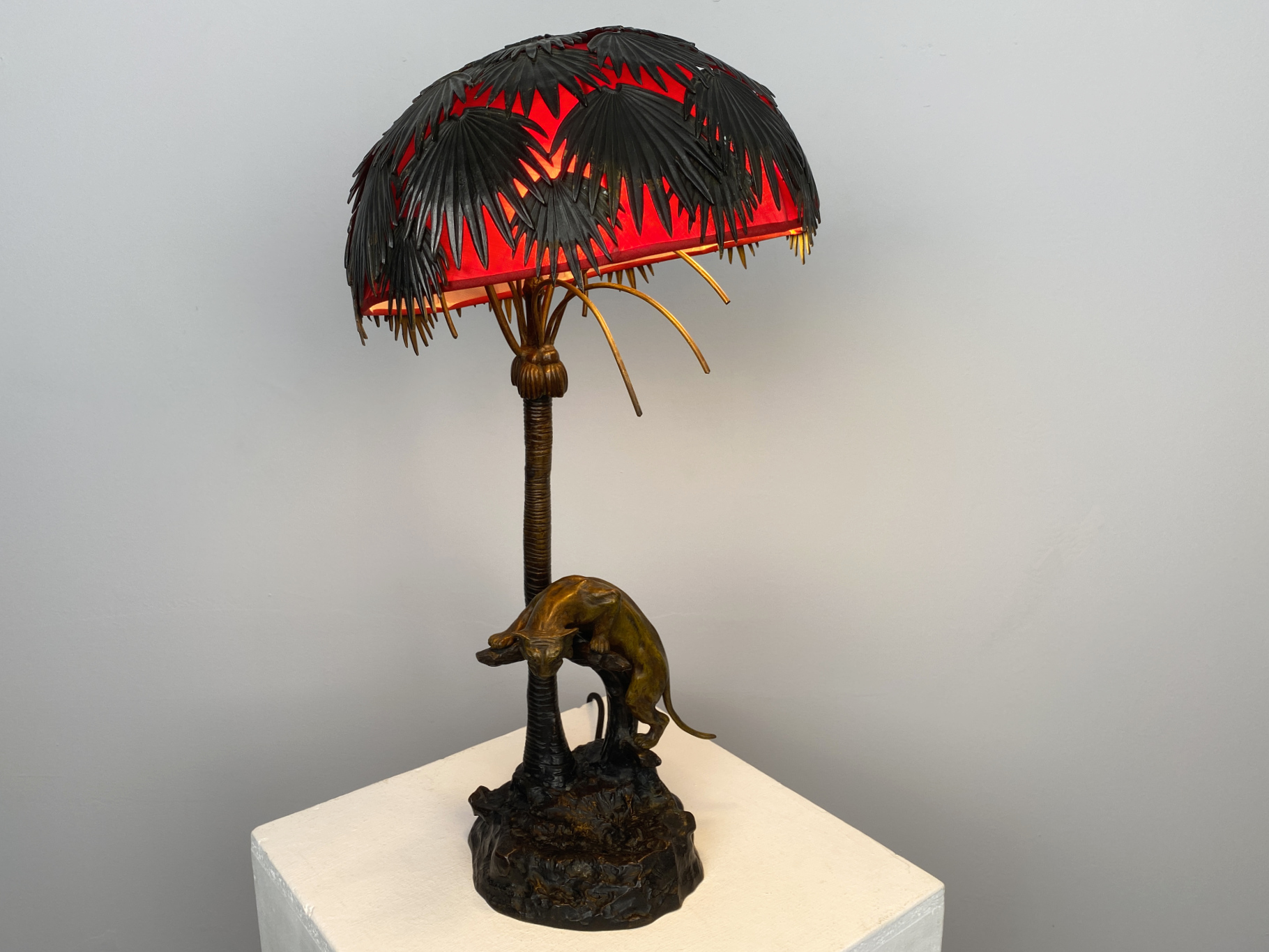 Table Lamp with a big Cat / Puma Figure, Bronze, Art Deco, signed Tusco, France, 1920s