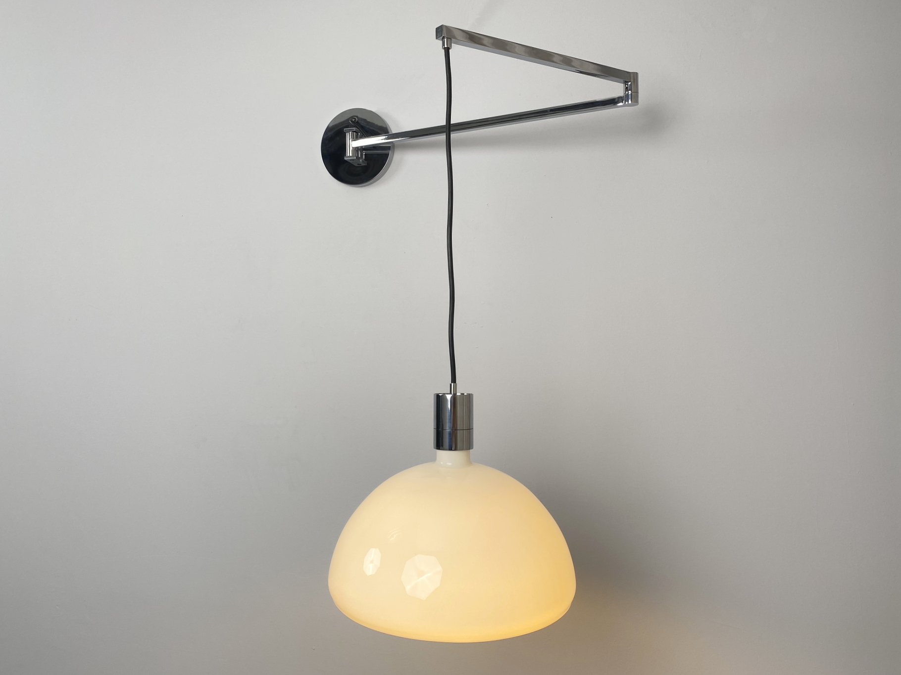 Wall Lamp with Swivel Arm by Franco Albini, Franca Helg and Antonio Piva for Sirrah, Italy, 1960s. Chromed Wall Bracket with frosted Glass Shade