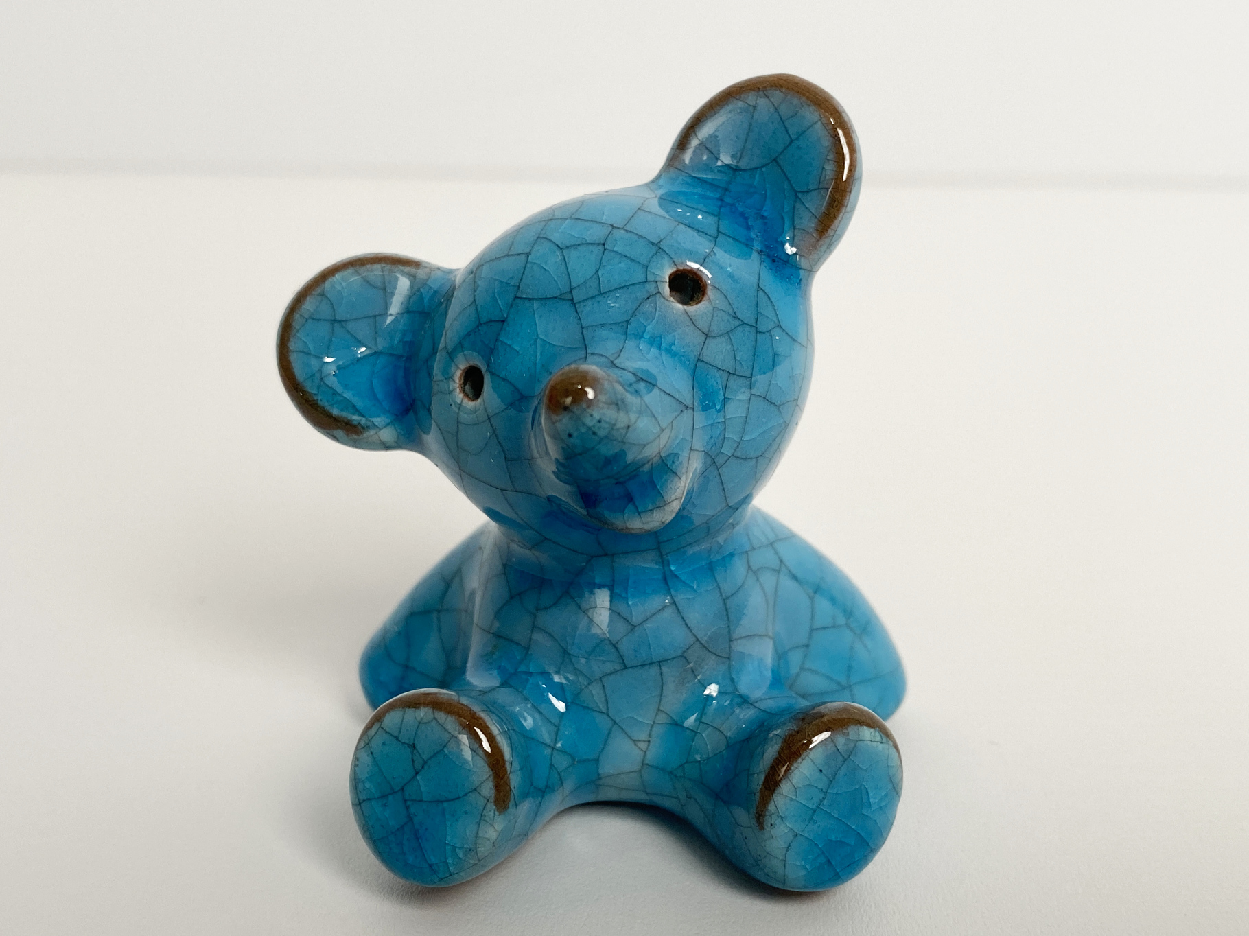 Kleiner sitzender Bär Keramik Figur von Walter Bosse für Karlsruher Majolika, Deutschland, 1950er