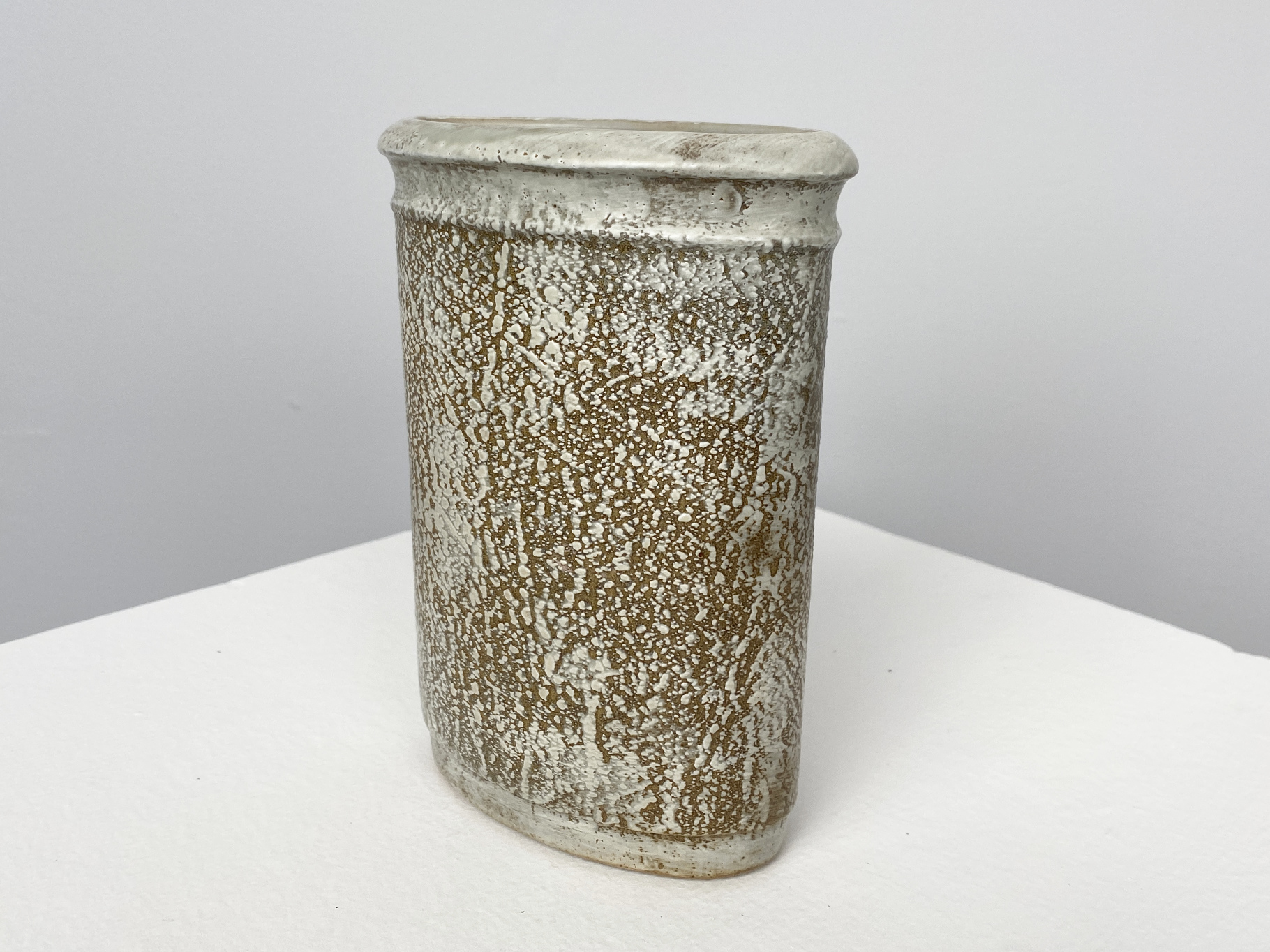 Keramik Vase, beige, Steingut, mit Engobe Bemalung, 1980er