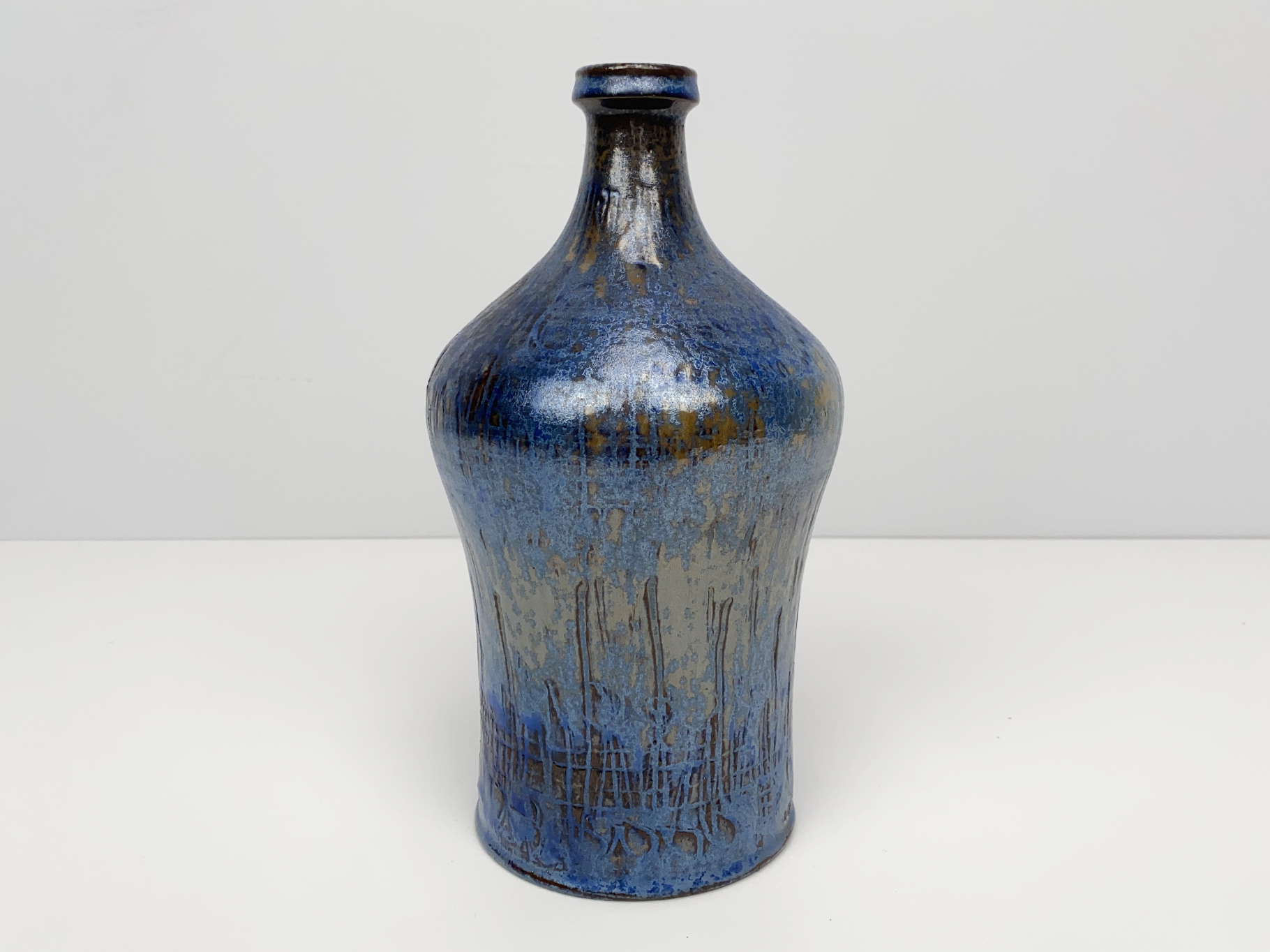 Vase, Keramik, Irdenware, Unikat, blaue Glasur mit Ritzmuster, von Wilhelm & Elly Kuch, 1970er
