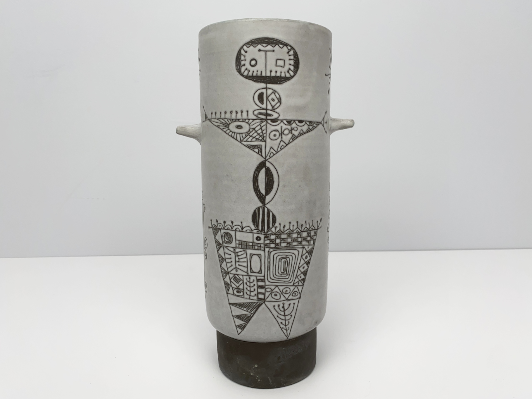 "Totem" Vase, Ceramic, Earthenware, Unique Piece, Incised Decor, by Wilhelm & Elly Kuch, 1960s