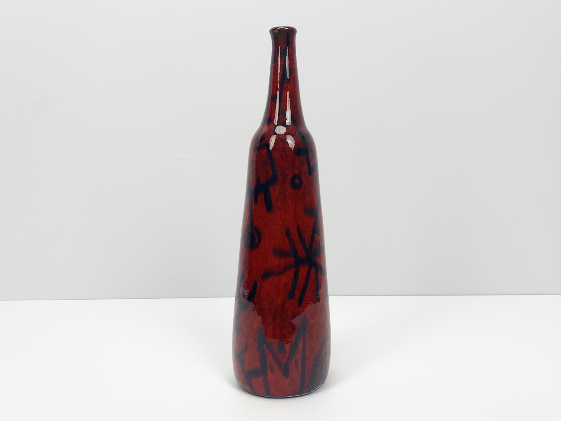 Vase, Keramik, Irdenware, Unikat, abstrakte Bemalung, kupferrote Glasur, von Wilhelm & Elly Kuch, 1960er
