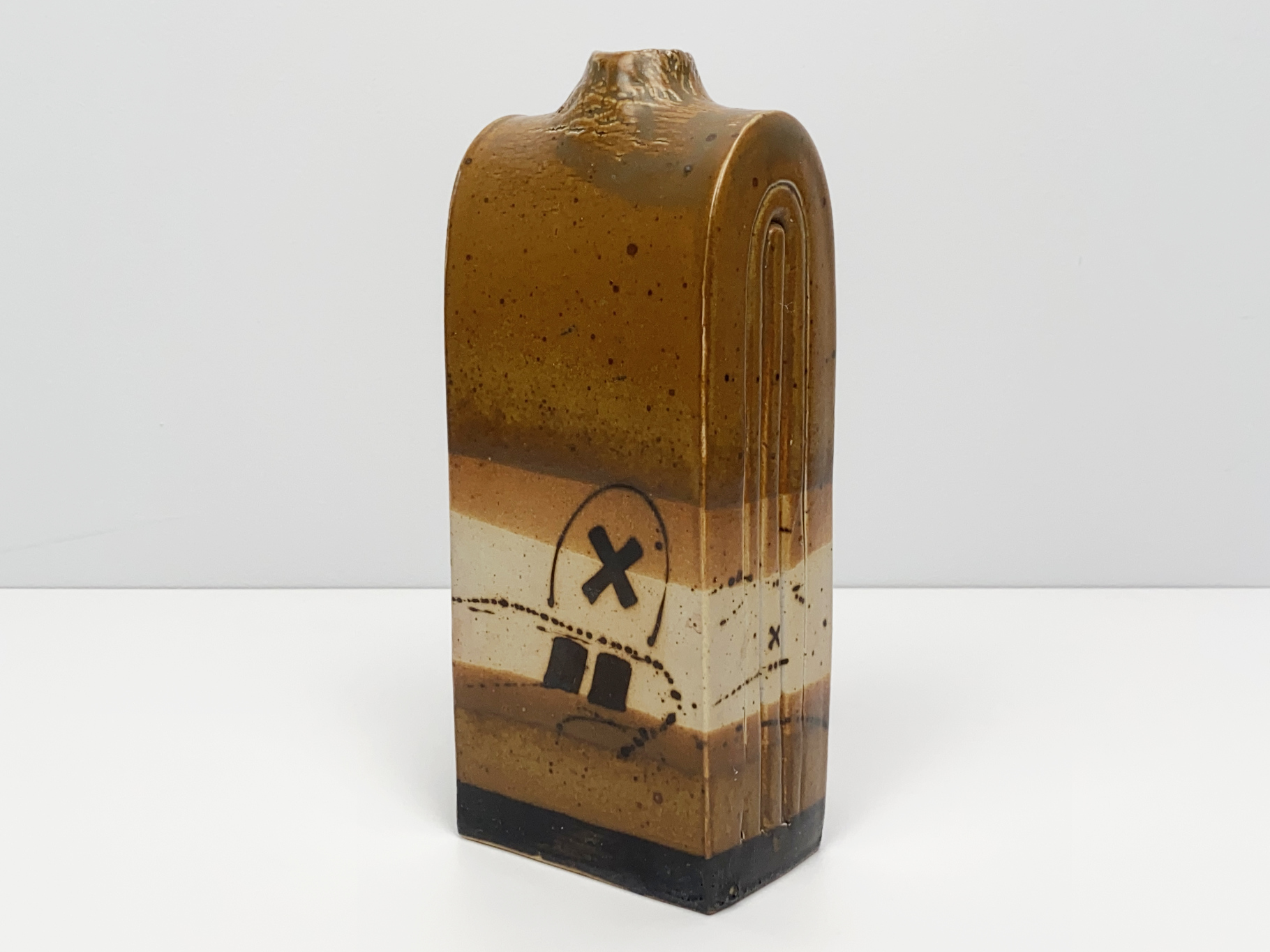 Vase, Keramik, Steinzeug, Unikat, abstraktes Dekor, Ascheglasur, Aussparung bemalt, von Wilhelm & Elly Kuch, 1978