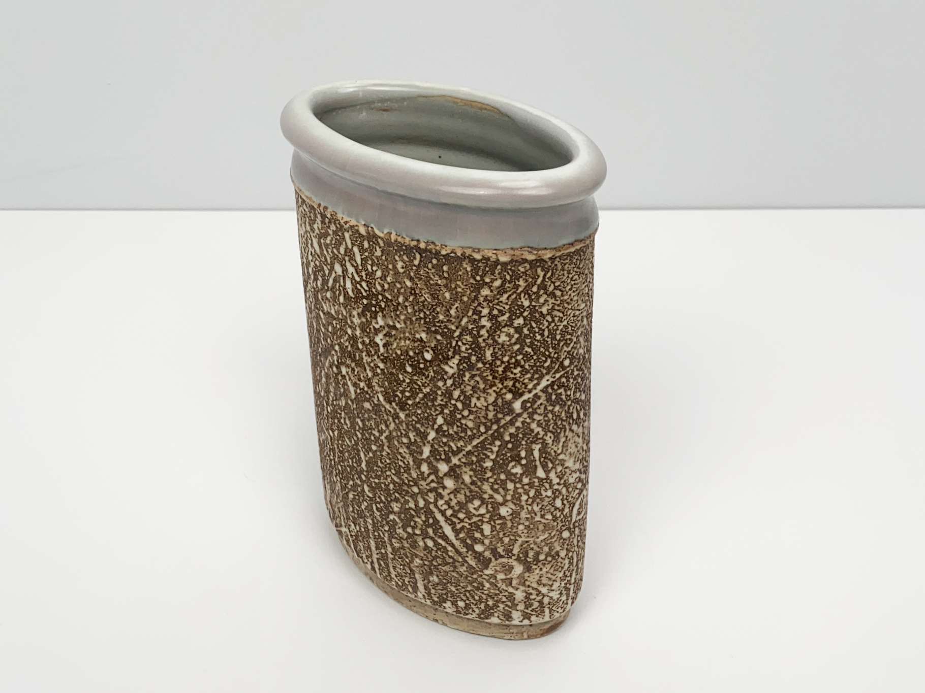 Vase, Ceramic, Stoneware, Unique Piece, incised Decoration painted with light brown Engobe, upper Rim and Inside glazed, by Wilhelm & Elly Kuch, 1980s