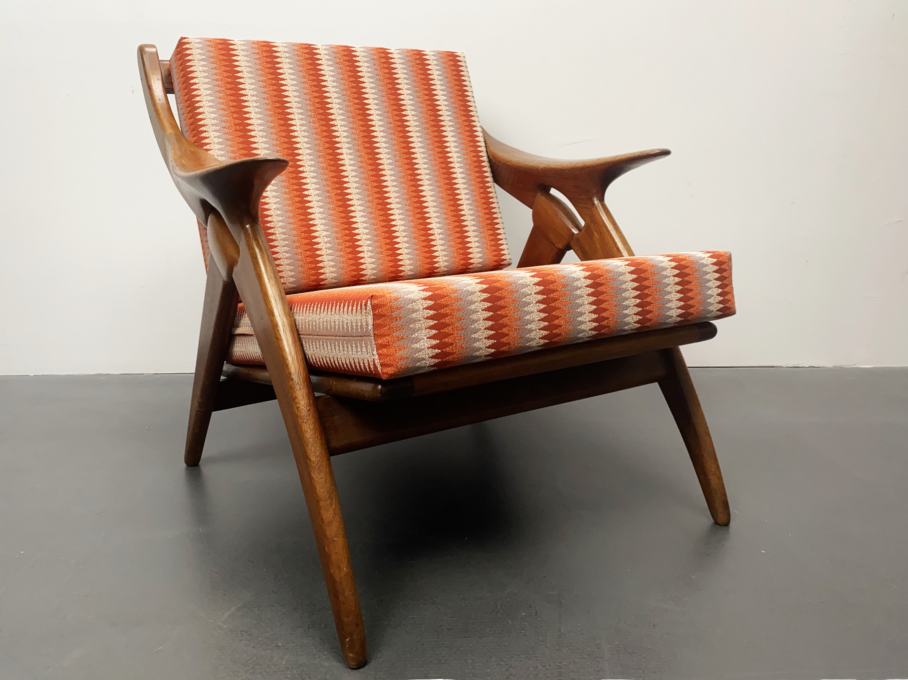 Sessel / Armlehnstuhl “The Knot“, Teak Holz, von De Ster Gelderland, Niederlande, 1960er Jahre.  Polster und Stoff wurden erneuert.