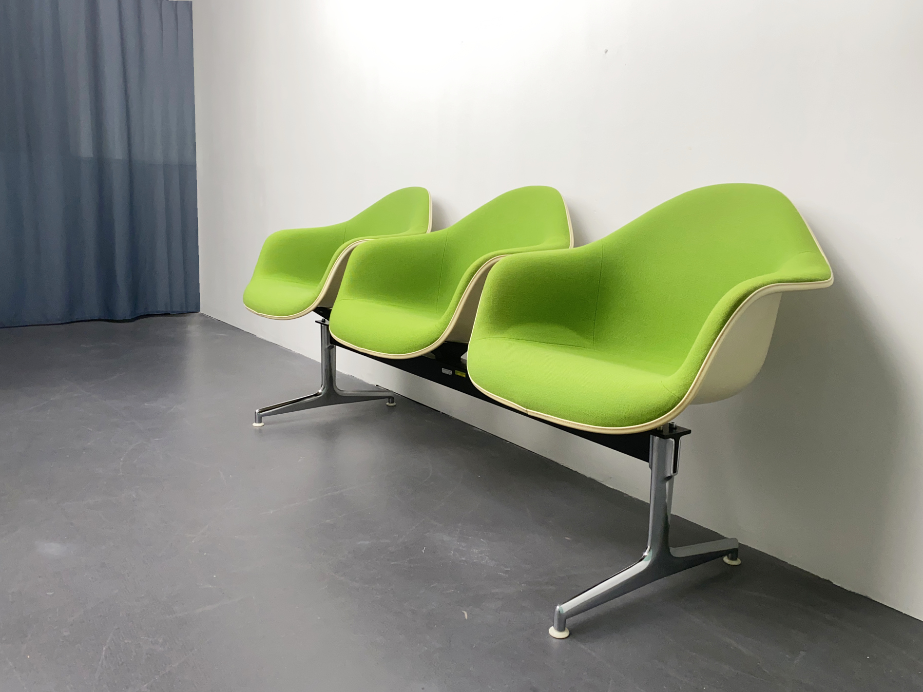 Airport 3-Sitzer Bank von Ray & Charles Eames für Herman Miller International Collection – Vitra, Deutschland, 60er