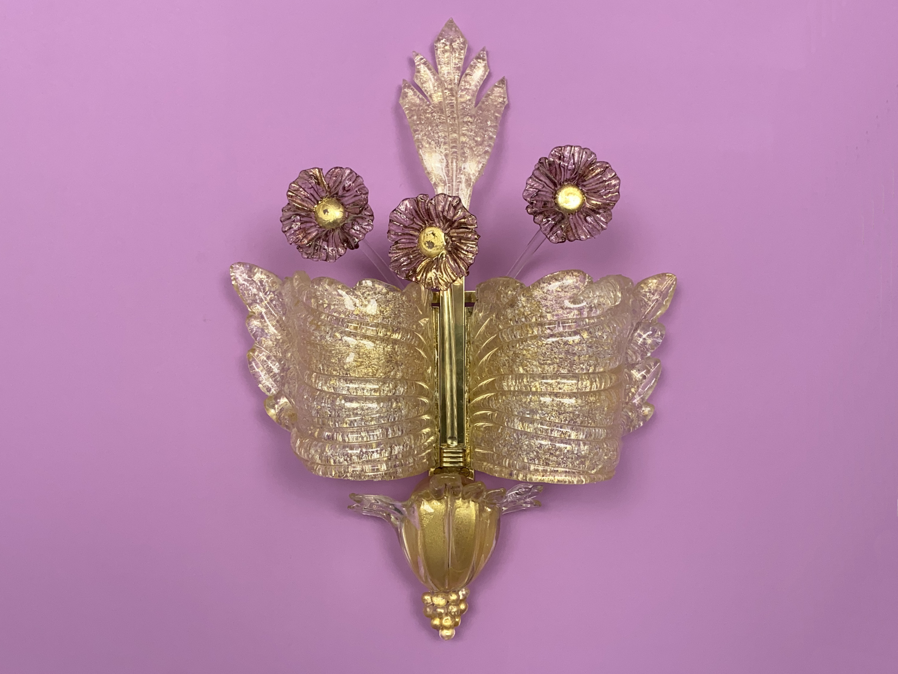 “Grand Hotel“ Sconce by Barovier & Toso, Murano, Italy, 1950s. Glass from Murano, Venice with Gold Dust and purple-colored Glass Flowers.