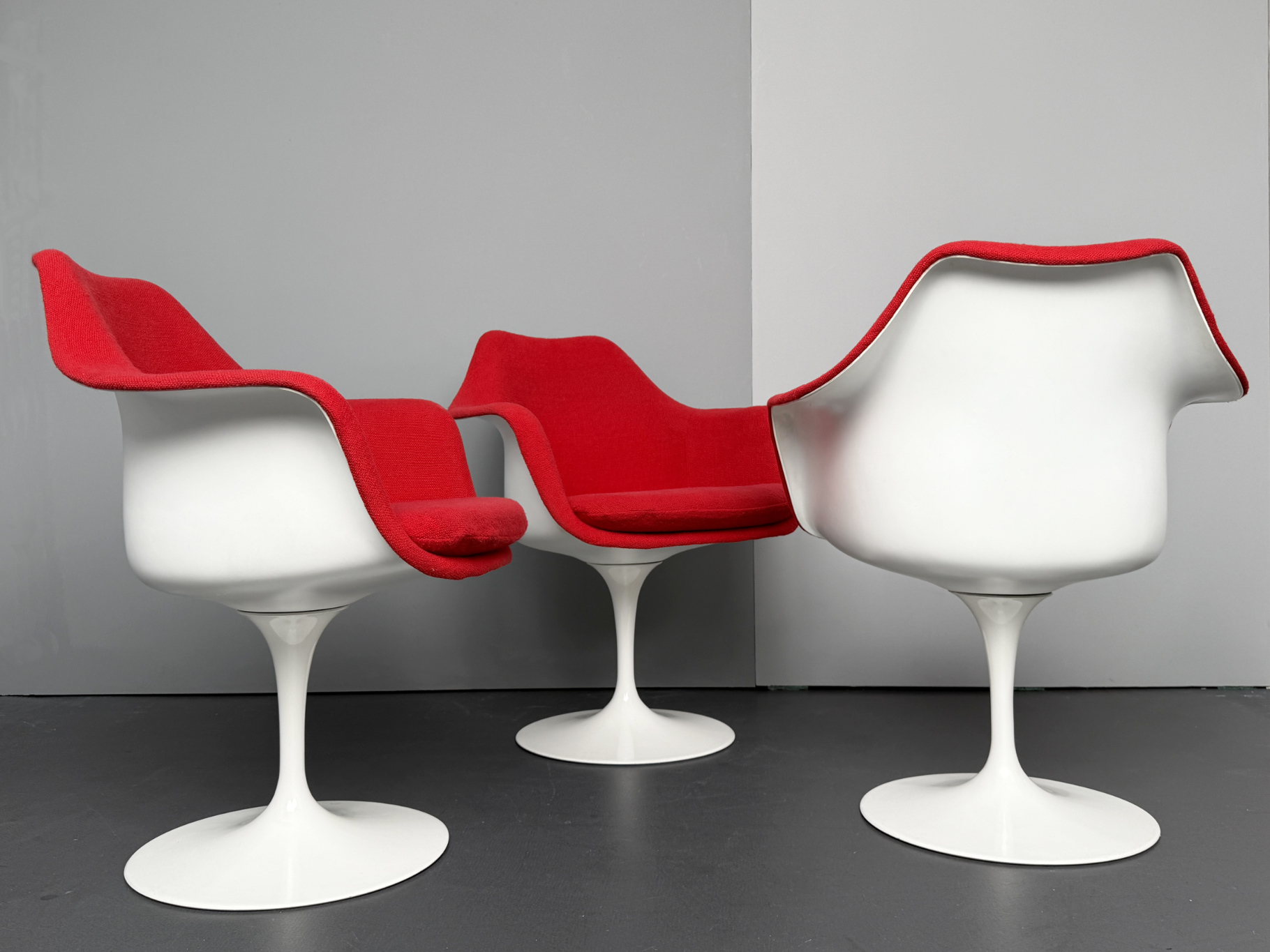 3er Set roter Tulip Armlehnstuhl, drehbar, von Eero Saarinen für Knoll International, Italien, 1960er