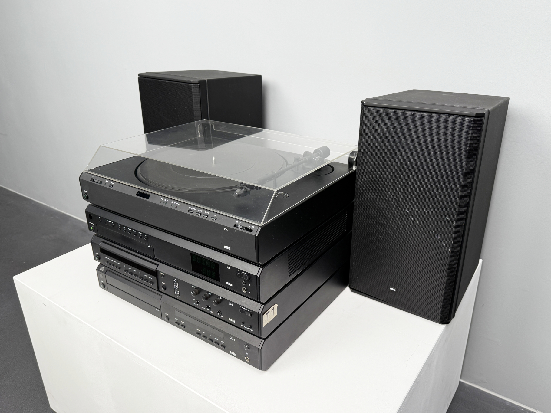 Braun Atelier Wie Last Edition Komplettanlage C4, P4, CD4, R4, 2x CM7 von Dieter Rams für Braun, Deutschland, 1990er. Alle Geräte sind in sehr gutem Zustand, wurden komplett überholt und funktionieren.