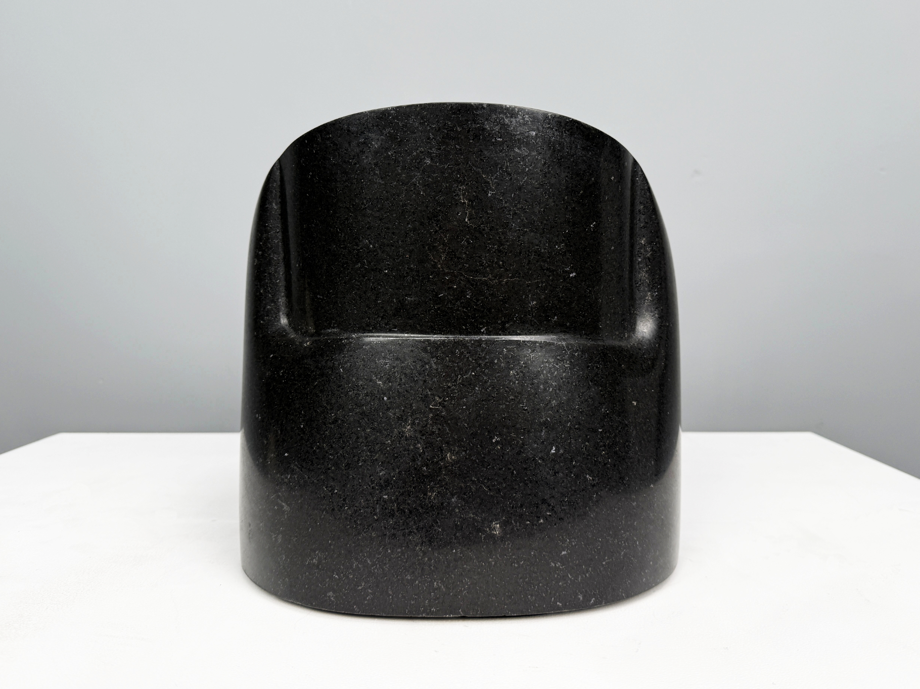 Schwarzer Granit Finger, Plastik von Yoshimi Hashimoto, *1949, Deutschland, 1970er