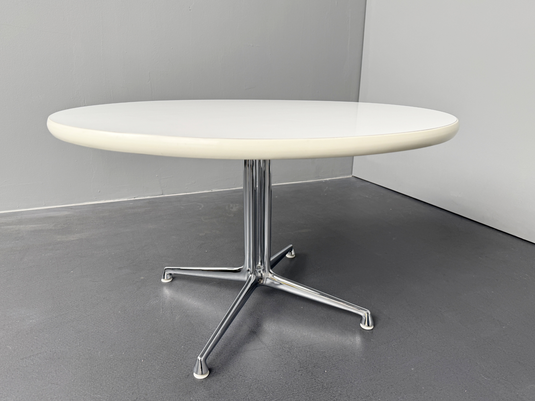 La Fonda Couchtisch/Beistelltisch, Holz laminiert, von Charles & Ray Eames für Herman Miller, Deutschland, 1970er