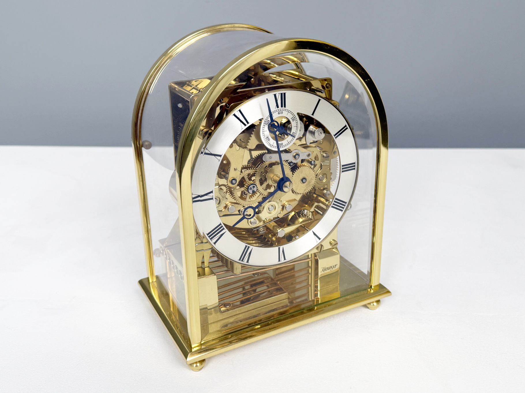 Kieninger Tischuhr, 3 Melodien Schlagwerk, Mechanisch 20 cm, Deutschland, 1990er.