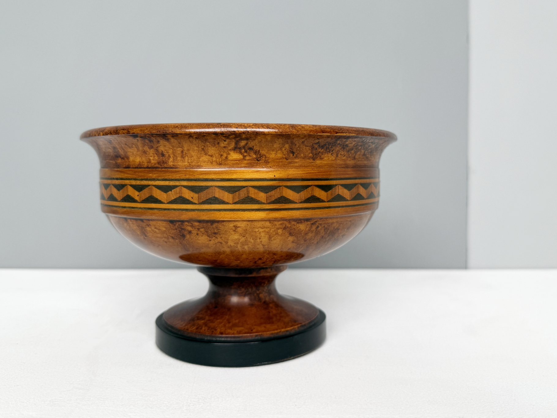 Grand Tour Bowl with a Base Made of grained Beech, Marquetry, England, 19th Century