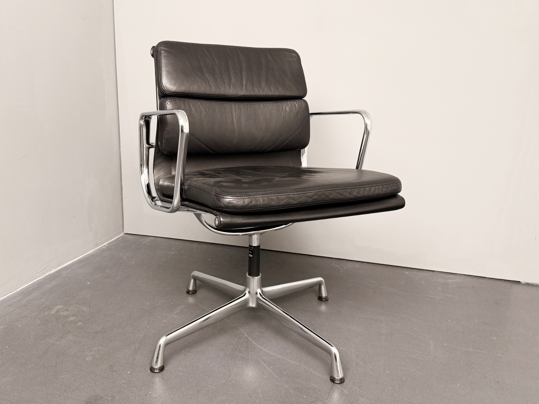 Soft Pad Alu Chair EA 208, Black Leather, Swivel Chair by Charles & Ray Eames for Vitra, Germany, 1970s